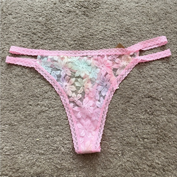 Victoria’s Secret Pink Floral Lace Thong - Picture 1 of 3